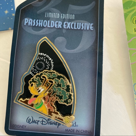 Disney pins / bundle of passholder exclusive pins - Picture 5 of 9